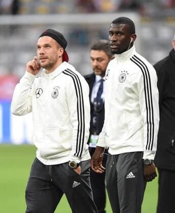 Fussball, Herren, Saison 2015 16, Länderspiel in München, Deutschland - Italien, Lukas Podolski (Deutschland), Antonio Rüdiger (Deutschland) vor dem Spiel, 29.03.2016,