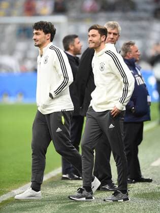 Fussball, Herren, Saison 2015 16, Länderspiel in München, Deutschland - Italien, Mats Hummels (Deutschland), Jonas Hector (Deutschland) vor dem Spiel, 29.03.2016,