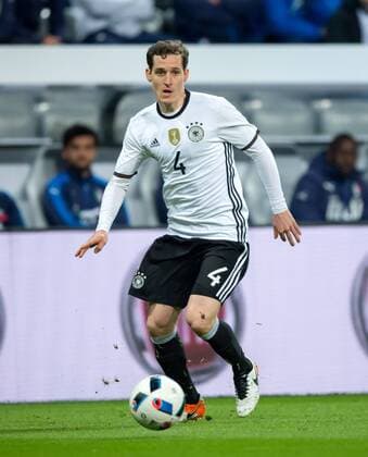 Fußball, Länderspiel, Deutschland - Italien 29. Maerz 2016: Muenchen, Allianz Arena: Fussball Testspiel: Deutschland - Italien: Sebastian Rudy (Deutschland)l.