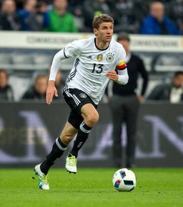 Fußball, Länderspiel, Deutschland - Italien 29. Maerz 2016: Muenchen, Allianz Arena: Fussball Testspiel: Deutschland - Italien: Thomas Mueller (Deutschland)l.