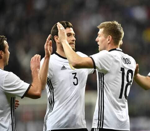 Fußball, Länderspiel, Deutschland - Italien TOR zum 1:0 durch Toni Kroos (GER) verhaltener Torjubel DFB Länderspiel Nationalteam Deutschland gegen Italien Freundschaftsspiel Fußball Herren GER vs ITA Allianz Arena München 29.03.2016 DFB Länderspiel Nationalteam Deutschland gegen Italien
