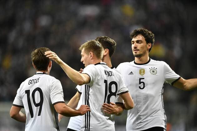 Fußball, Länderspiel, Deutschland - Italien TOR zum 1:0 durch Toni Kroos (GER) verhaltener Torjubel DFB Länderspiel Nationalteam Deutschland gegen Italien Freundschaftsspiel Fußball Herren GER vs ITA Allianz Arena München 29.03.2016 DFB Länderspiel Nationalteam Deutschland gegen Italien