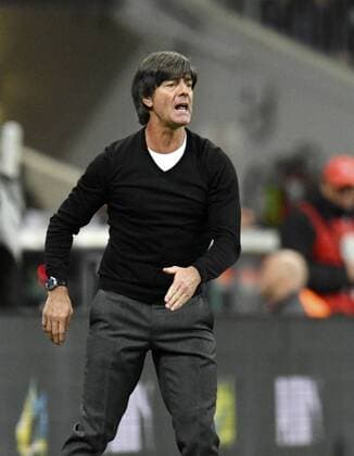 Fußball, Länderspiel, Deutschland - Italien 29.03.2016, Fussball Nationalmannschaft, Freundschaftsspiel Deutschland - Italien, in der Allianz-Arena München. Trainer Joachim Löw (Deutschland) in Rage. 