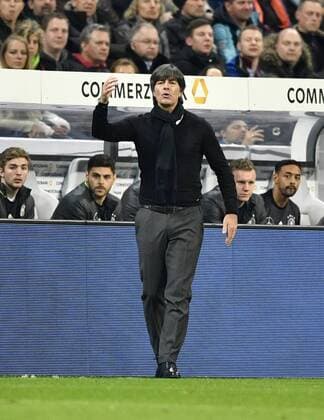 Nationaltrainer Trainer Coach Joachim Jogi Löw (GER) am Spielfeldrand Gestik, Geste DFB Länderspiel Nationalteam Deutschland gegen Italien Freundschaftsspiel Fußball Herren GER vs ITA Allianz Arena München 29.03.2016 DFB Länderspiel Nationalteam Deutschland gegen Italien