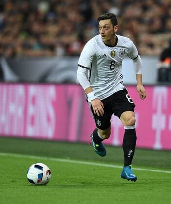 FUSSBALL INTERNATIONAL TESTSPIEL IN DER ALLIANZ ARENA MUENCHEN Deutschland - Italien 29.03.2016 Mesut Oezil (Deutschland) 