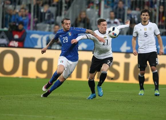 München, Fussball, Soccer, DFB, Länderspiel, Testspiel, Freundschaftsspiel, Deutschland - Italien, 29.03.2016, Allianzaren München, Julian Draxler, Deutschland, frederico bernardeschi