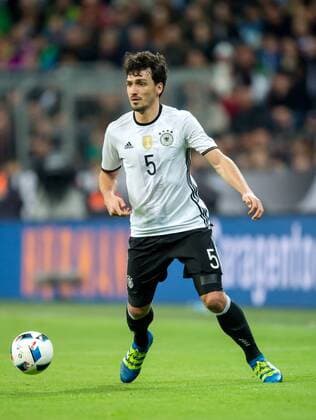 29. Maerz 2016: Muenchen, Allianz Arena: Fussball Testspiel: Deutschland - Italien: Mats Hummels (Deutschland)l.