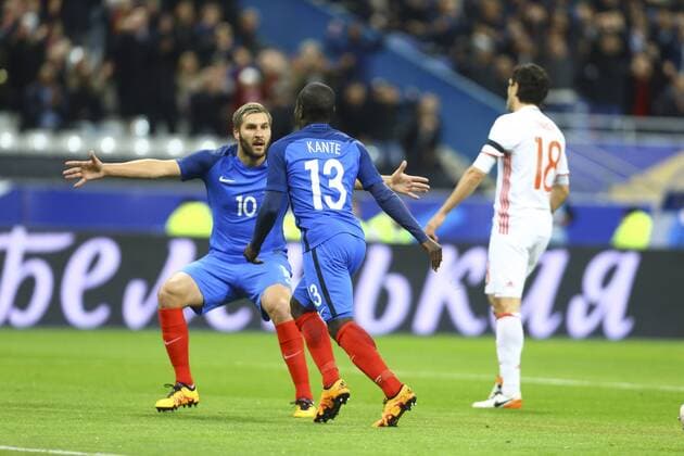Celebration - Andre Pierre Gignac (France) und N Golo Ngolo Kante (France) FOOTBALL : FRA vs RUS - Nationalteam - Länderspiel - 29 03 2016 GwendolineLeGoff Panoramic 