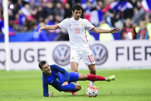 Antoine Griezmann (France) vs Alan Dzagoev (Russie) FOOTBALL : FRA vs RUS - Nationalteam - Länderspiel - 29 03 2016 JBAutissier Panoramic 