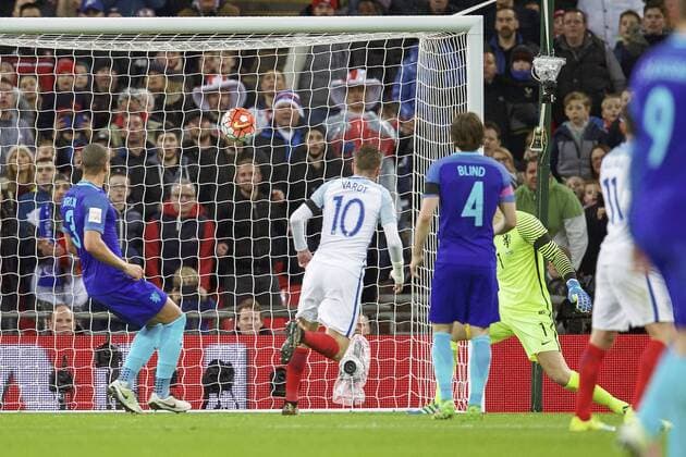 (L-R) Jeffrey Bruma of Holland, Jamie Vardy of England, Daley Blind of Holland, goalkeeper Jeroen Zoet of Holland, Daniel Sturridge of England, Vincent Janssen of Holland 1-0 Maurice van Steen London England v Netherlands xVIxxIVx 5232809