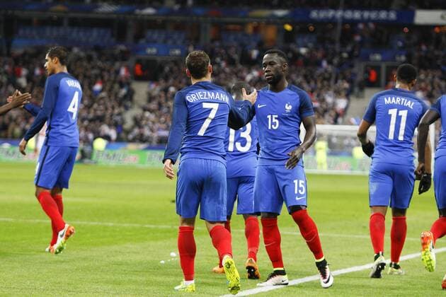 Celebration - Antoine Griezmann (France) und Bacary Sagna (France) FOOTBALL : FRA vs RUS - Nationalteam - Länderspiel - 29 03 2016 GwendolineLeGoff Panoramic 