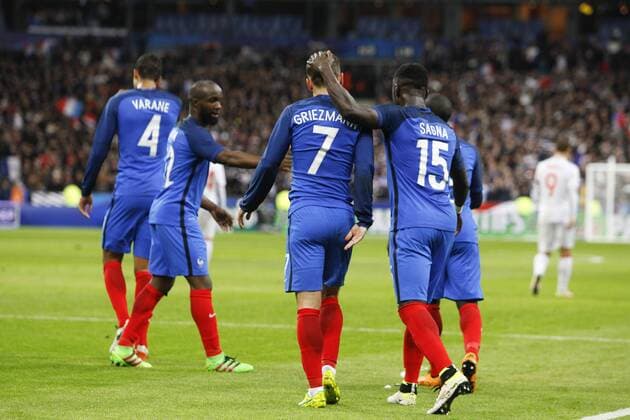 Celebration - Antoine Griezmann (France) und Bacary Sagna (France) FOOTBALL : FRA vs RUS - Nationalteam - Länderspiel - 29 03 2016 GwendolineLeGoff Panoramic 