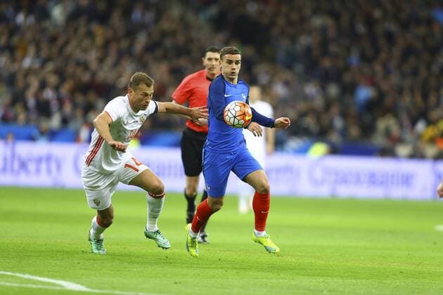 Vasiliy Berezutskiy (Russie) vs Antoine Griezmann (France) FOOTBALL : FRA vs RUS - Nationalteam - Länderspiel - 29 03 2016 GwendolineLeGoff Panoramic 