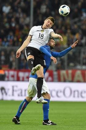Fußball, Länderspiel, Deutschland - Italien Fußball Länderspiel Deutschland - Italien am 29.03.2016 in der Allianz Arena in München Toni Kroos ( Deutschland ), links - Thiago Motta ( Italien ), rechts xRx