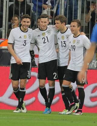 Bilder des Tages - SPORT Jonas HECTOR, DFB 3 Torjubel, Jubel nach dem Tor zum 3-0 mit Thomas MUELLER, DFB 13 Julian DRAXLER, DFB 21 Mario GOETZE, DFB 19 DEUTSCHLAND - ITALIEN ( - ) Freundschaftsspiel, friendly match, Deutsche Fussball Nationalmannschaft, DFB am 29.03.2016 in Muenchen.