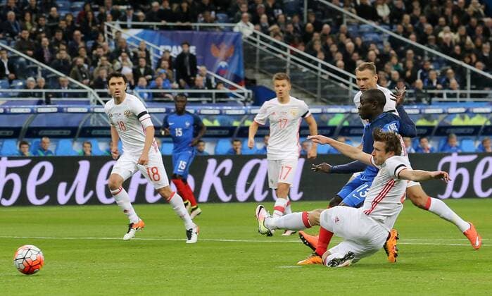 SAINT-DENIS, FRANCE. MARCH 29, 2016. Russia s Yuri Zhirkov, France s Bacary Sagna, Russia s Oleg Shatov, Vasili Berezutski, France s N Golo Kante and Russia s Oleg Kuzmin (L-R) in action in their friendly football match at the Stade de France. Alexander Demianchuk TASS  TS01DDF5