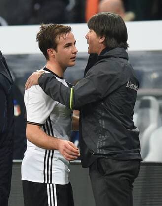 Fußball, Länderspiel, Deutschland - Italien Fussball, Herren, Saison 2015 16, Länderspiel in München, Deutschland - Italien, v. l. Mario Götze (Deutschland), Trainer Joachim Löw (Deutschland), 29.03.2016,