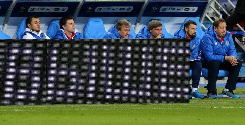 SAINT-DENIS, FRANCE. MARCH 29, 2016. Leonid Slutsky (R), head coach of the Russian national football team, seen during a friendly football match against France at the Stade de France. Alexander Demianchuk TASS  TS01DDF6