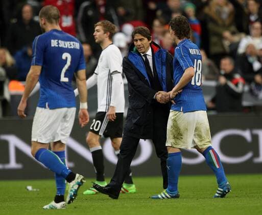 Fußball, Länderspiel, Deutschland - Italien SOCCER - GER vs ITA, test match MUNICH,GERMANY,29.MAR.16 - SOCCER - international match Länderspiel Germany vs Italy, friendly match. Image shows Lorenzo De Silvestri (ITA), Christoph Kramer (GER), head coach Antonio Conte and Riccardo Montolivo (ITA). GEPAxpictures xThomasxBachun