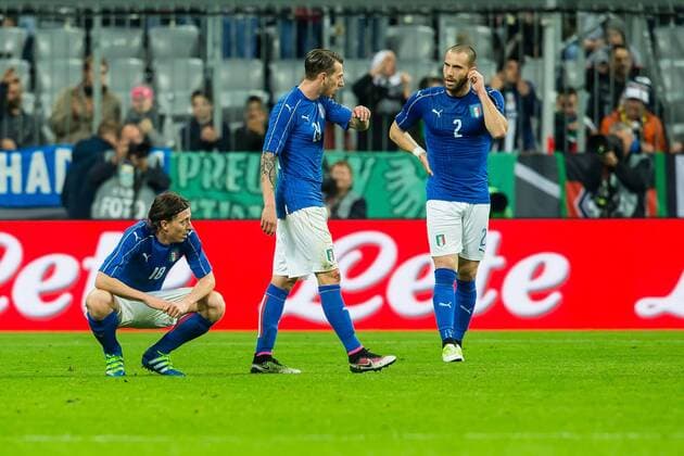 Dienstag 29.03.2016, Laenderspiel - Testspiel in Muenchen, Deutschland - Italien, enttaeuscht, enttaeuschung, v- Federico Bernardeschi (Italien 29) Riccardo Montolivo (Italien 18) Lorenzo De Silvestri (Italien 2) DeFodi507