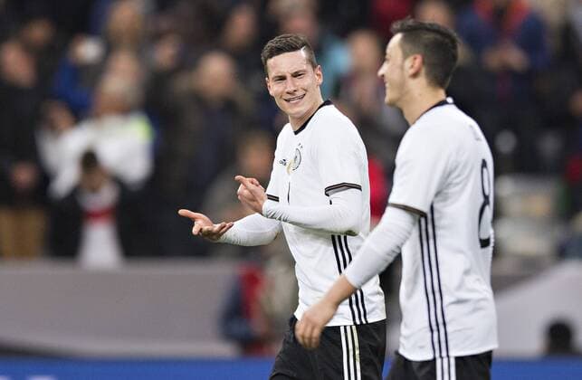 München, 29.03.2016, Allianz Arena Torjubel: Julian Draxler und Mesut Özil (Deutschland) Deutschland - Italien mm