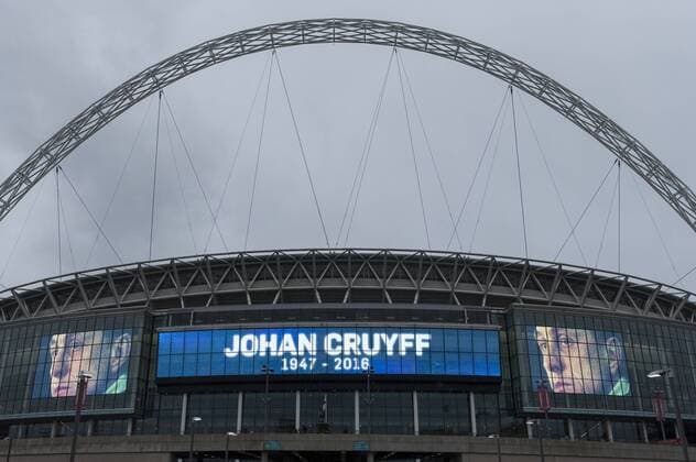 Fußball, Länderspiel, England - Niederlande, Gedenken an Johan Cruyff March 29, 2016 - London, UK - London, UK. Ahead of the friendly match between England and the Netherlands, Wembley Stadium pays tribute to the Dutch football legend, Johan Cruyff, who passed away from cancer recently. Johan Cruyff tribute at Wembley Stadium  - ZUMAl94_