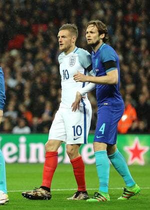 29.03.2016. Wembley Stadium, London, England. International Football Friendly England versus Netherlands. England Forward Jamie Vardy and Netherlands Defender Daley Blind jostle during an England corner xMarkxKertonx  ActionPlus11723531