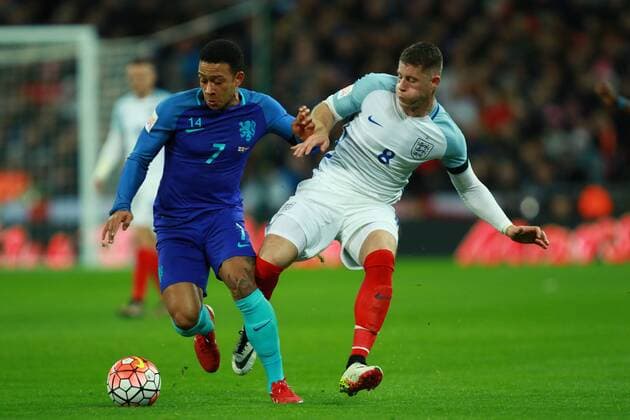 England v Netherlands . . Wembley, London, UK . . 29.03.2016 Memphis Depay (N) Ross Barkley (E) 