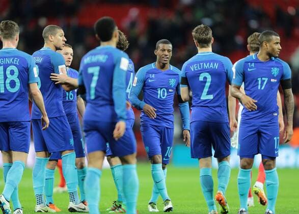 29.03.2016. Wembley Stadium, London, England. International Football Friendly England versus Netherlands. Netherlands Midfielder Georginio Wijnaldum and his team celebrate their win at full time xMarkxKertonx  ActionPlus11723589