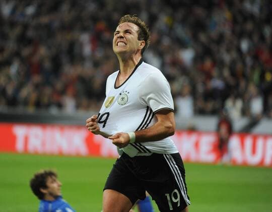 Themen der Woche SPORT Bilder des Tages - SPORT Fußball-Länderspiel: Deutschland - Italien in München 29.03.2016. Jubel Torschütze Mario Götze (Deut.) nach dem 2:0. HM