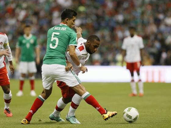 Jesus Molina (L) of Mexico against Junior Hoilett (R) of Canada during their FIFA World Cup WM Weltmeisterschaft Fussball 2018 Qualification soccer match at Azteca stadium in Mexico City, Mexico, 29 March 2016. MEXICO VS. CANADA !ACHTUNG: NUR REDAKTIONELLE NUTZUNG!  MEX50 20160330-635949111679070180