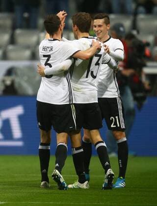Jonas Hector (Deutschland), jubelt nach seinem Tor zum 3:0, rechts Thomas Müller (Deutschland), Julian Draxler (Deutschland), Deutschland - Italien Freundschaftsspiel ,Fussball, Nationalmannschaft, DFB, 2016, Fußball, Fussball, soccer, Herren, Männer, Maenner, Deutschland, Germany, Ergebnis Berlin, 29.3.2016