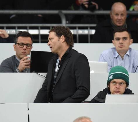 Fussball, Herren, Saison 2015 16, Länderspiel in München, Deutschland - Italien 4:1, Co-Trainer Marcus Sorg (Deutschland) sucht sich zu Spielbeginn einen Platz auf der Tribüne, 29.03.2016,