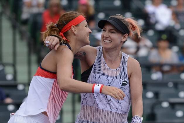 Tennis, WTA-Turnier in Miami March 30, 2016 - Miami, Florida, United States - Bethanie Mattek-Sands and Lucie Safarova celebrate winning their quarterfinals doubles match at the Miami Open Tennis 2016 - Miami Open - Day 10 - ZUMAl132