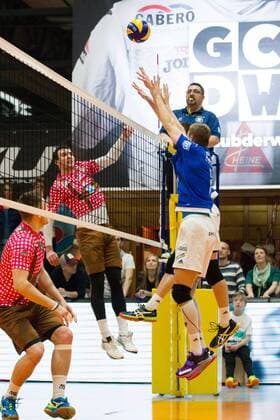 Herrsching Angriff Julius Hoefer (5 Herrsching); Volleyball Bundesliga Herren Play-Off Viertelfinale, Nikolaushalle, Herrsching Germany, 20160331; Partie TSV Herrsching vs VfB Friedrichshafen; Copyright: Wuechner Eibner-Pressefoto EP_NWR