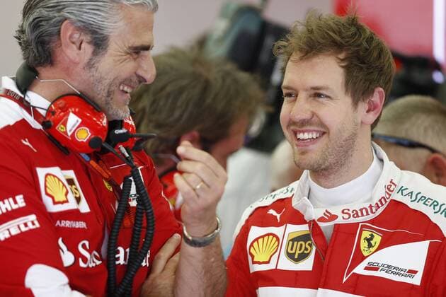 Motorsports: FIA Formula One World Championship WM Weltmeisterschaft 2016, Grand Prix of Bahrain, Maurizio Arrivabene (ITA, Scuderia Ferrari), 5 Sebastian Vettel (GER, Scuderia Ferrari), xHOCHxZWEIx