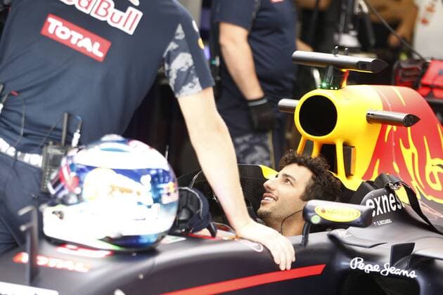 Motorsports: FIA Formula One World Championship WM Weltmeisterschaft 2016, Grand Prix of Bahrain, 3 Daniel Ricciardo (AUS, Red Bull Racing), xHOCHxZWEIx