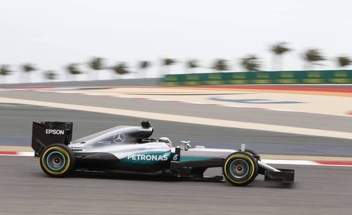 Motorsports: FIA Formula One World Championship WM Weltmeisterschaft 2016, Grand Prix of Bahrain, 44 Lewis Hamilton (GBR, Mercedes AMG Petronas Formula One Team), xHOCHxZWEIx