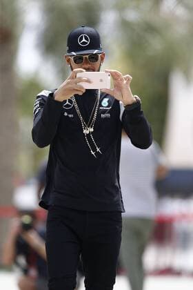 Motorsports: FIA Formula One World Championship WM Weltmeisterschaft 2016, Grand Prix of Bahrain, 44 Lewis Hamilton (GBR, Mercedes AMG Petronas Formula One Team), xHOCHxZWEIx