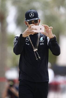 Motorsports: FIA Formula One World Championship WM Weltmeisterschaft 2016, Grand Prix of Bahrain, 44 Lewis Hamilton (GBR, Mercedes AMG Petronas Formula One Team), xHOCHxZWEIx