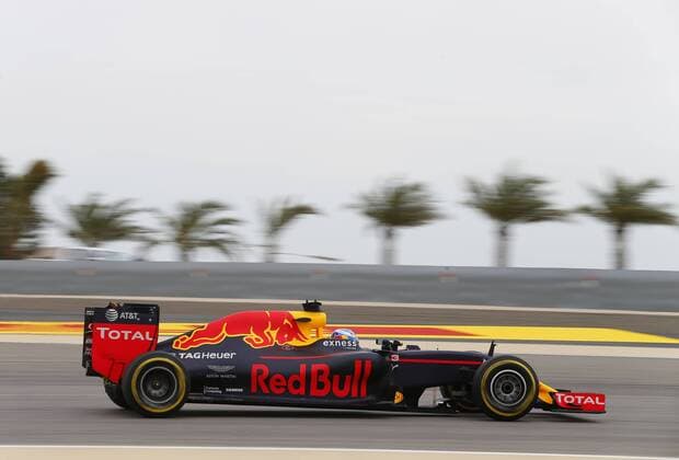 Motorsports: FIA Formula One World Championship WM Weltmeisterschaft 2016, Grand Prix of Bahrain, 3 Daniel Ricciardo (AUS, Red Bull Racing), xHOCHxZWEIx