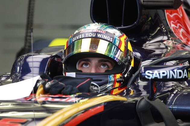 Bahrain Grand Prix, Sakhir 31 March - 03 April 2016 01.04.2016 - Free Practice 1, Carlos Sainz Jr (ESP) Scuderia Toro Rosso STR11 
