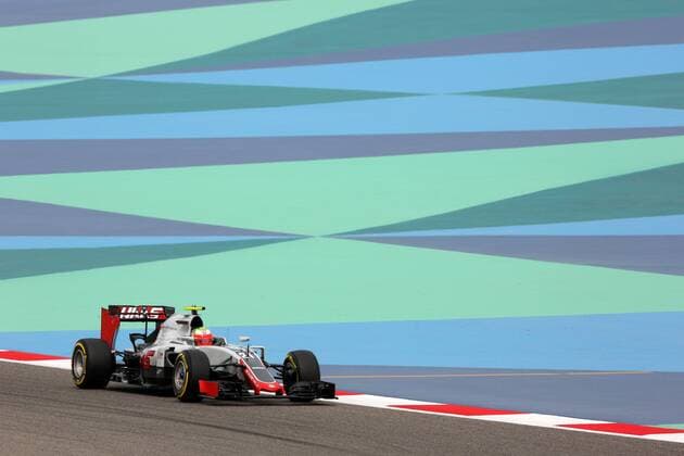 Bahrain Grand Prix, Sakhir 31 March - 03 April 2016 01.04.2016 - Free Practice 1, Esteban Gutierrez (MEX) Haas F1 Team VF-16 