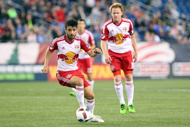 April 1, 2016; Foxborough, MA, USA; New York Red Bulls midfielder Felipe Martins (8) in action during the first half of an MLS Fussball Herren USA game between the New England Revolution and New York Red Bulls at Gillette Stadium. New England won 1-0. MLS 2016: Red Bulls vs Revolution APR 01 - ZUMAc04_