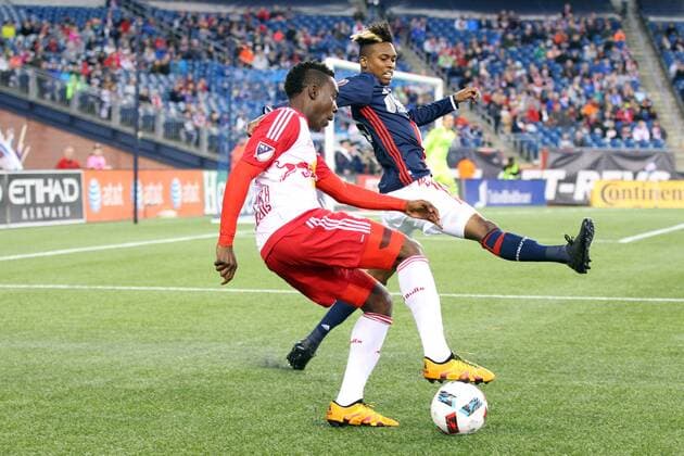 April 1, 2016; Foxborough, MA, USA; New England Revolution defender London Woodberry (28) and New York Red Bulls midfielder Lloyd Sam (10) in action during the first half of an MLS Fussball Herren USA game between the New England Revolution and New York Red Bulls at Gillette Stadium. New England won 1-0. MLS 2016: Red Bulls vs Revolution APR 01 - ZUMAc04_
