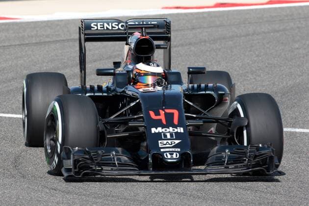 Bilder des Tages - SPORT FORMULA 1 - Bahrain GP SAKHIR,BAHRAIN,02.APR.16 - MOTORSPORTS, FORMULA 1 - FIA World Championship WM Weltmeisterschaft Grand Prix of Bahrain, Bahrain International Circuit, practice and qualifying. Image shows test driver Stoffel Vandoorne (BEL McLaren Honda). GEPAxpictures xFritzxMueller