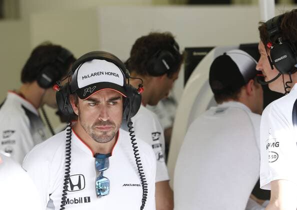 Formel 1, GP Bahrain Motorsports: FIA Formula One World Championship WM Weltmeisterschaft 2016, Grand Prix of Bahrain, 14 Fernando Alonso (ESP, McLaren Honda Formula 1 Team), xHOCHxZWEIx