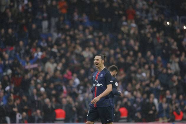 Zlatan Ibrahimovic (psg) inscrit le second but pour les parisiens sur coup franc FOOTBALL : Paris st Germain vs OGC Nice - Ligue 1 - 02 04 2016 StephaneAllaman Panoramic 