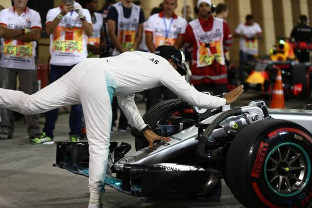 Bahrain Grand Prix, Sakhir 31 March - 03 April 2016 02.04.2016 - Qualifying, Lewis Hamilton (GBR) Mercedes AMG F1 W07 Hybrid pole position 