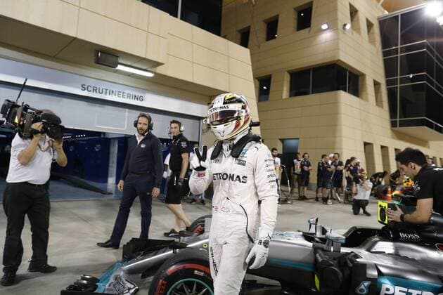 Motorsports: FIA Formula One World Championship WM Weltmeisterschaft 2016, Grand Prix of Bahrain, 44 Lewis Hamilton (GBR, Mercedes AMG Petronas Formula One Team), xHOCHxZWEIx